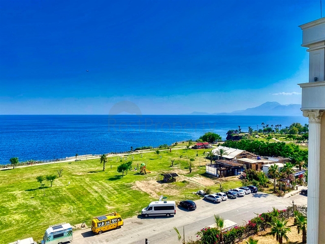 شقة 3 + 1 في مجمع مطل على البحر في لارا - أنطاليا