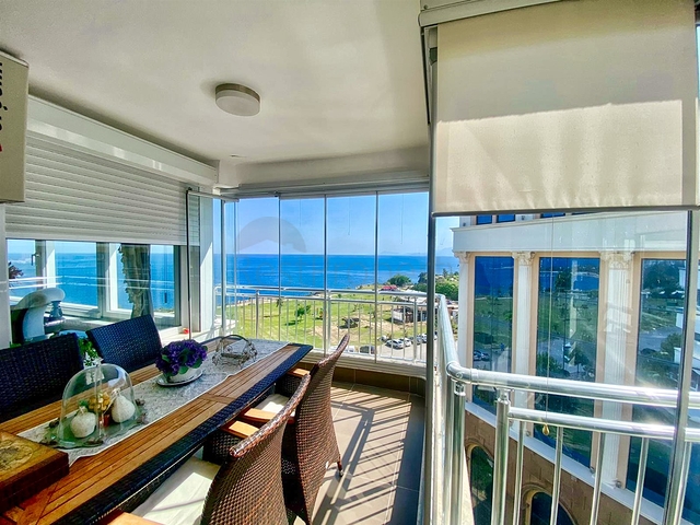 شقة 3 + 1 في مجمع مطل على البحر في لارا - أنطاليا