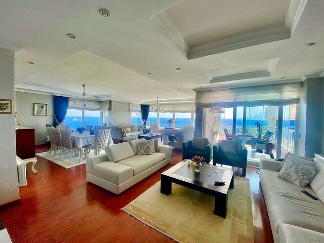 شقة 3 + 1 في مجمع مطل على البحر في لارا - أنطاليا