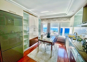 شقة 3 + 1 في مجمع مطل على البحر في لارا - أنطاليا