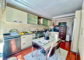 شقة 3 + 1 في مجمع مطل على البحر في لارا - أنطاليا