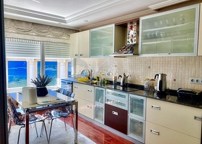 شقة 3 + 1 في مجمع مطل على البحر في لارا - أنطاليا