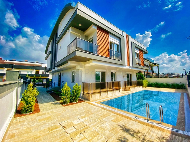 شقق في منطقة لارا - أنطاليا