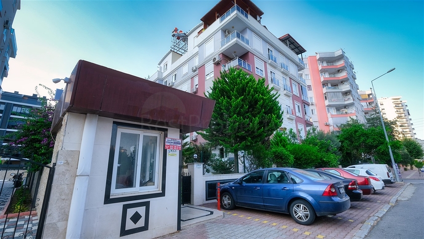 شقة 4 + 1 في منطقة كونيالتي - انطاليا