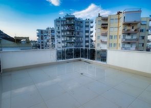 شقة 4 + 1 في منطقة كونيالتي - انطاليا