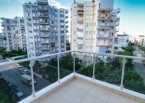 شقة 4 + 1 في منطقة كونيالتي - انطاليا