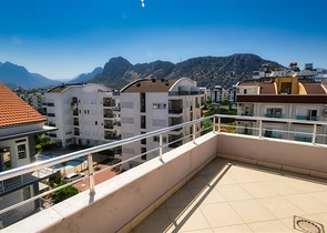 شقة 3 + 2 في منطقة كونيالتي - انطاليا