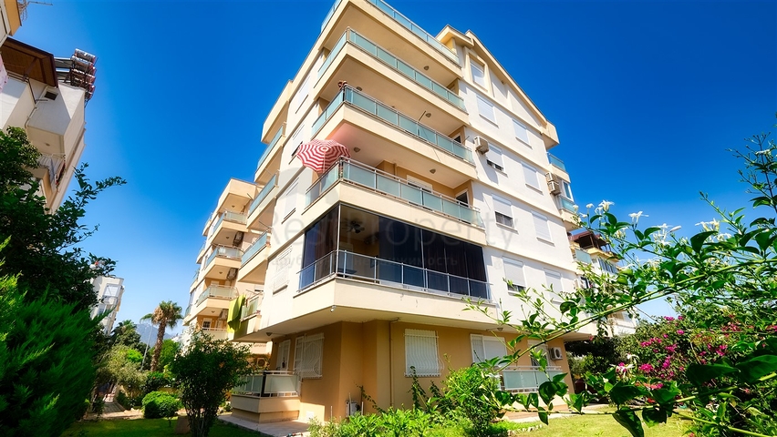 شقة 3 + 1 في موقع فريد في كونيالتي - أنطاليا