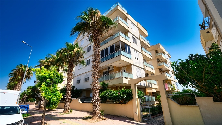 شقة 3 + 1 في موقع فريد في كونيالتي - أنطاليا