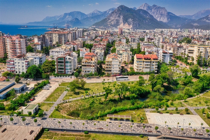 شقة 3 + 1 في موقع فريد في كونيالتي - أنطاليا