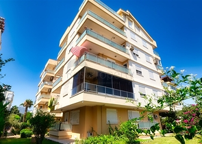 شقة 3 + 1 في موقع فريد في كونيالتي - أنطاليا