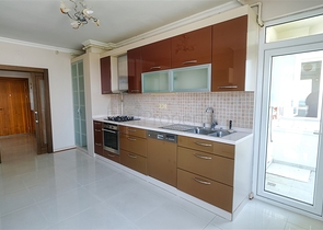 شقة 3 + 1 في منطقة جيرسو الصغيرة - أنطاليا