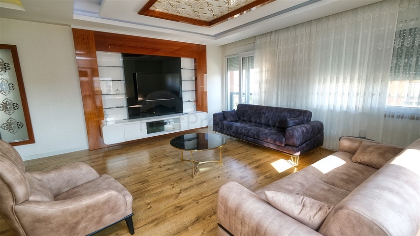 شقة 3 + 1 في منطقة اونجالي الصغيرة - انطاليا