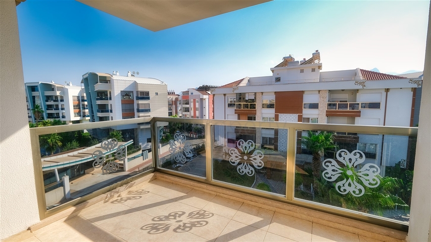 شقة 3 + 1 في منطقة اونجالي الصغيرة - انطاليا