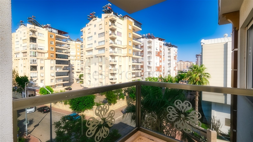 شقة 3 + 1 في منطقة اونجالي الصغيرة - انطاليا