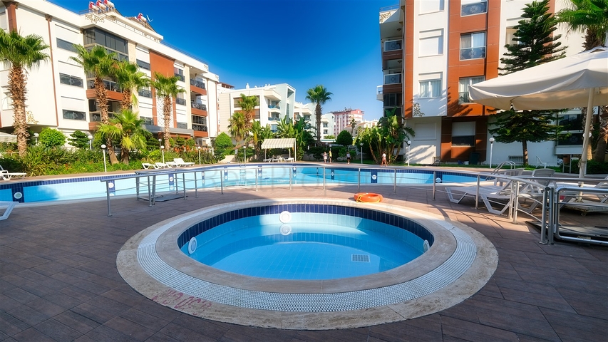 شقة 3 + 1 في منطقة اونجالي الصغيرة - انطاليا