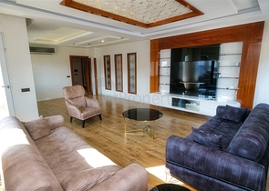 شقة 3 + 1 في منطقة اونجالي الصغيرة - انطاليا