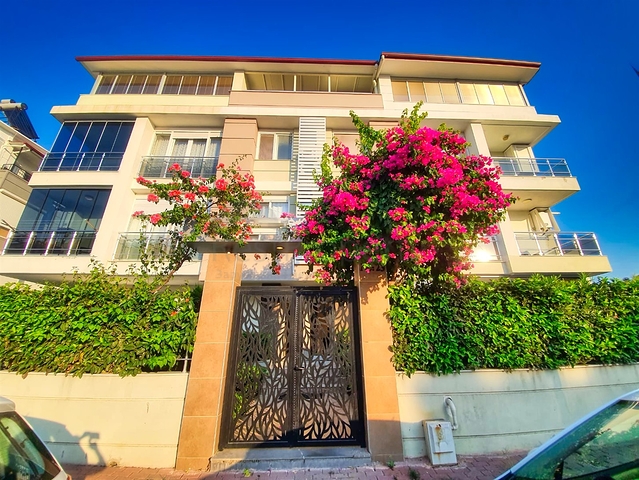 شقة 100 متر من البحر 2 + 1 منطقة صغيرة جيورسو - انطاليا