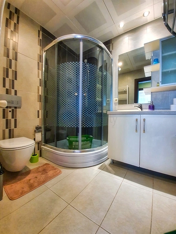 شقة 100 متر من البحر 2 + 1 منطقة صغيرة جيورسو - انطاليا