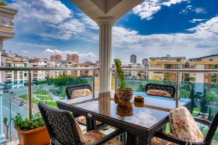 شقة 5 + 1 في منطقة كونيالتي - انطاليا