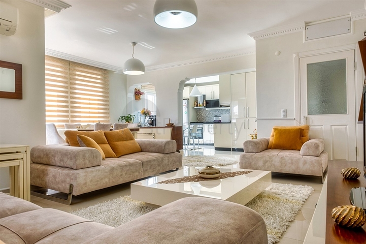 شقة 5 + 1 في منطقة كونيالتي - انطاليا