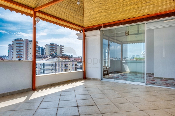 شقة 5 + 1 في منطقة كونيالتي - انطاليا