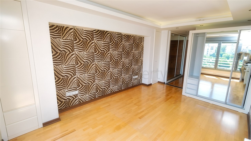 شقة 4 + 1 في منطقة جيرسو الصغيرة - كونيالتي