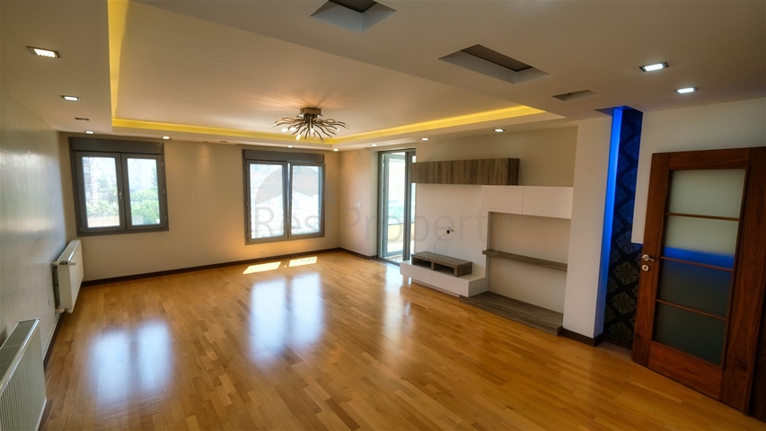 شقة 4 + 1 في منطقة جيرسو الصغيرة - كونيالتي