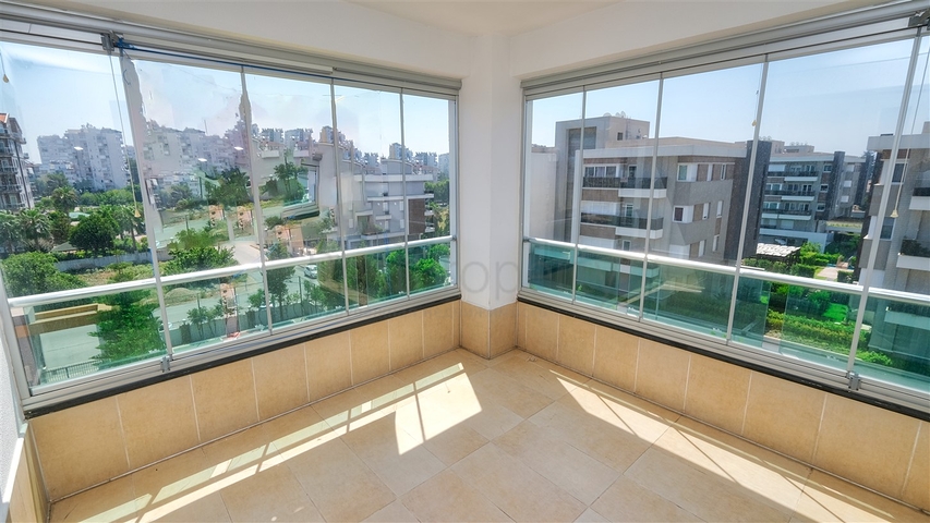 شقة 4 + 1 في منطقة جيرسو الصغيرة - كونيالتي