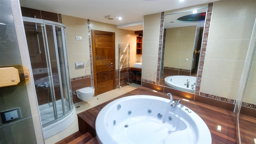 شقة 4 + 1 في منطقة جيرسو الصغيرة - كونيالتي