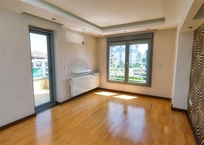 شقة 4 + 1 في منطقة جيرسو الصغيرة - كونيالتي