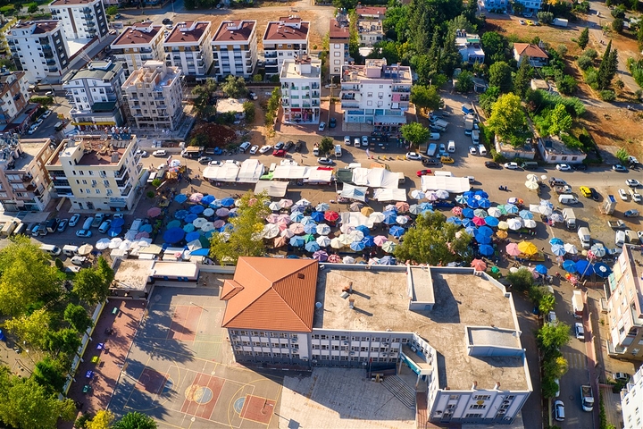 مبنى جديد في وسط مدينة أنطاليا