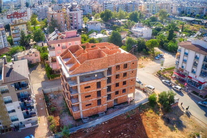 مبنى جديد في وسط مدينة أنطاليا