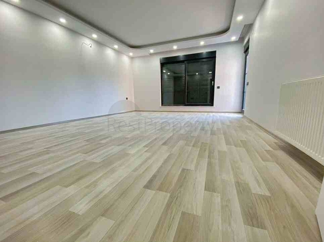 مبنى جديد في وسط مدينة أنطاليا