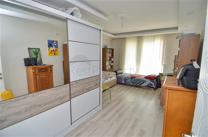 شقة 3 + 1 في منطقة ينيغون الصغيرة بوسط المدينة - أنطاليا