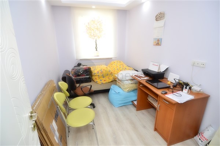 شقة 3 + 1 في منطقة ينيغون الصغيرة بوسط المدينة - أنطاليا