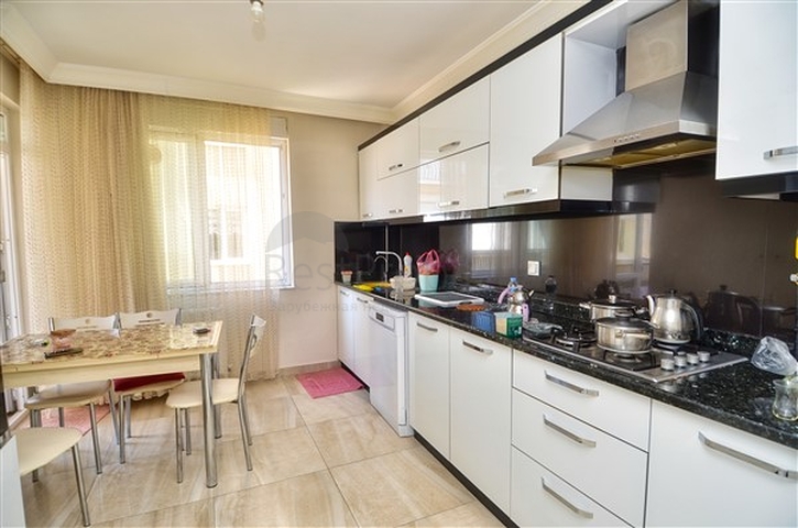 شقة 3 + 1 في منطقة ينيغون الصغيرة بوسط المدينة - أنطاليا