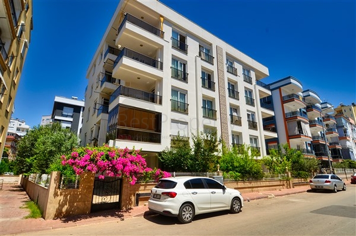 شقة 3 + 1 في منطقة ينيغون الصغيرة بوسط المدينة - أنطاليا