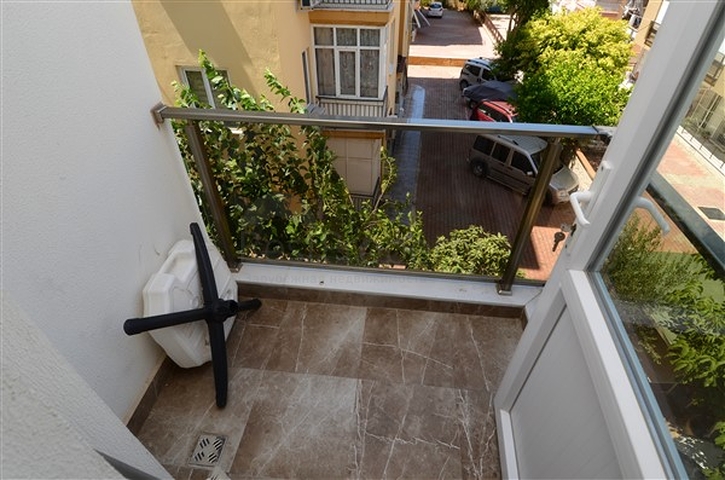 شقة 3 + 1 في منطقة ينيغون الصغيرة بوسط المدينة - أنطاليا