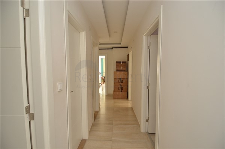 شقة 3 + 1 في منطقة ينيغون الصغيرة بوسط المدينة - أنطاليا