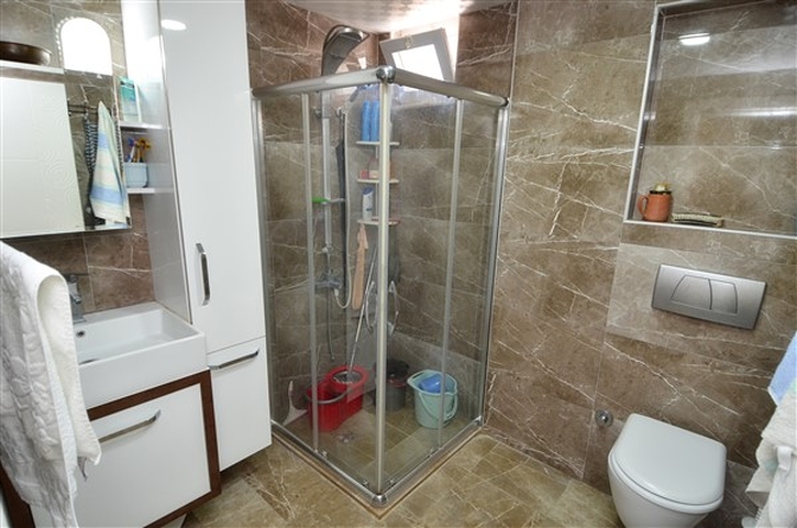 شقة 3 + 1 في منطقة ينيغون الصغيرة بوسط المدينة - أنطاليا