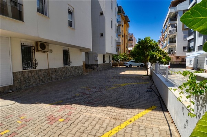 شقة 3 + 1 في منطقة ينيغون الصغيرة بوسط المدينة - أنطاليا