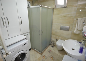 شقة 3 + 1 في منطقة ينيغون الصغيرة بوسط المدينة - أنطاليا