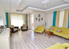 شقة 3 + 1 في منطقة ينيغون الصغيرة بوسط المدينة - أنطاليا