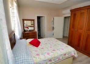 شقة 3 + 1 في منطقة ينيغون الصغيرة بوسط المدينة - أنطاليا