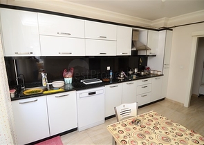 شقة 3 + 1 في منطقة ينيغون الصغيرة بوسط المدينة - أنطاليا