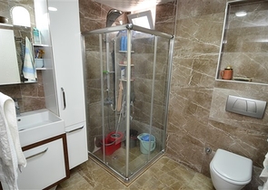 شقة 3 + 1 في منطقة ينيغون الصغيرة بوسط المدينة - أنطاليا