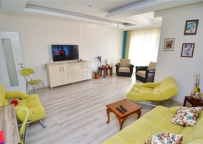 شقة 3 + 1 في منطقة ينيغون الصغيرة بوسط المدينة - أنطاليا