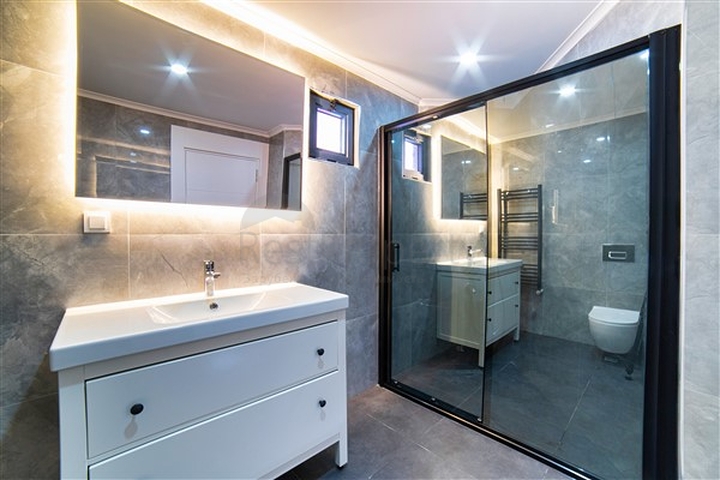 شقة بإطلالة رائعة على البحر في منطقة تشاغلايان الصغيرة - أنطاليا