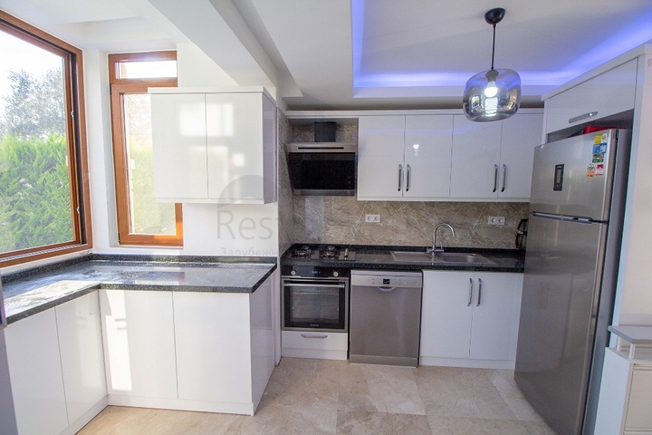 عقارات فتحية -فيلا مستقلة مع مسبح حاص 